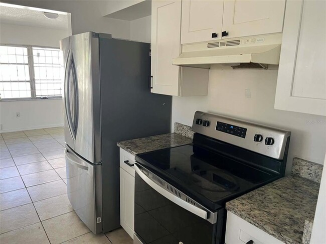 Building Photo - 1662 Cresthaven Ave