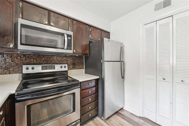 Building Photo - 73 Montre Square NW