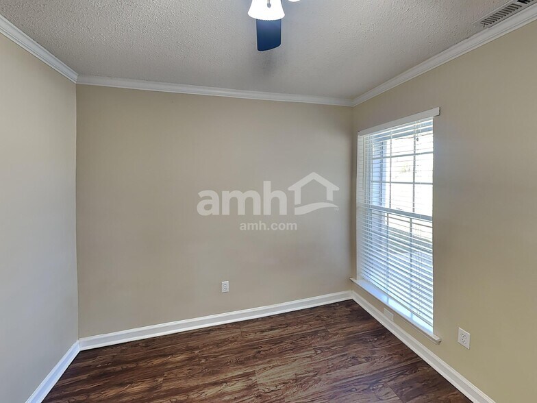 Building Photo - 2227 Joann Dr