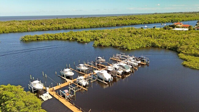 Building Photo - 8951 SE Marina Bay Dr