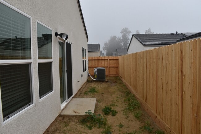 Building Photo - 4448 N San Miguel Ave