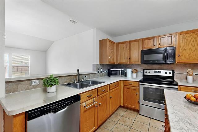 Building Photo - 2800 Briargrove Ln