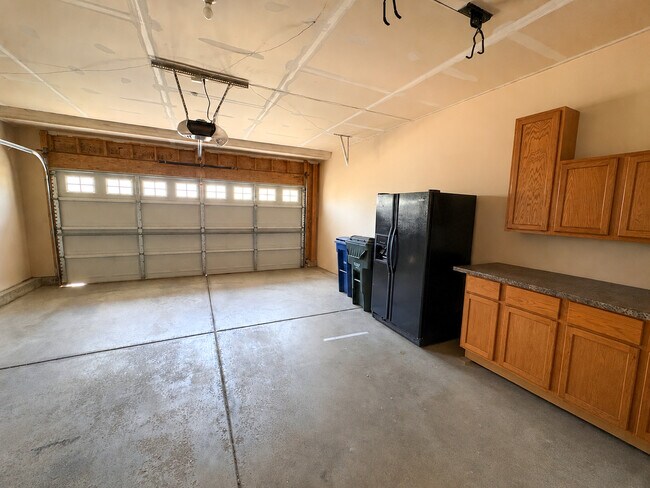 Building Photo - 1453 Millbrook Dr