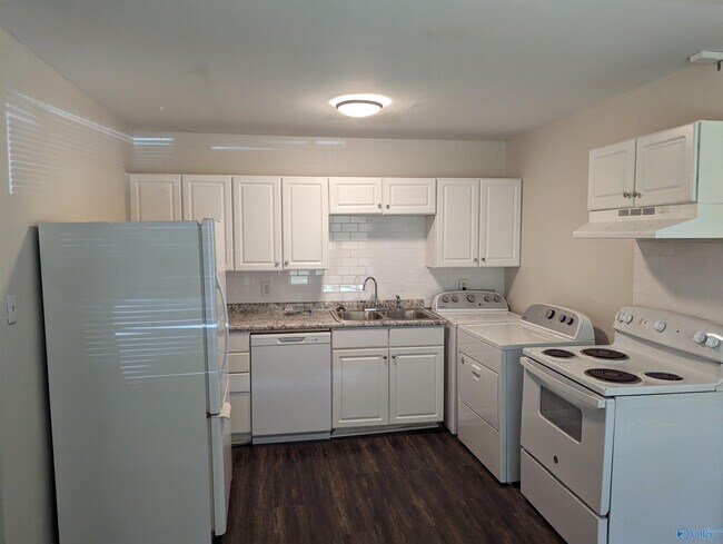 Building Photo - 2106 Griffith Dr NW