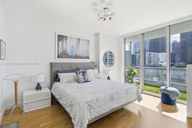 Building Photo - 92 SW 3rd St