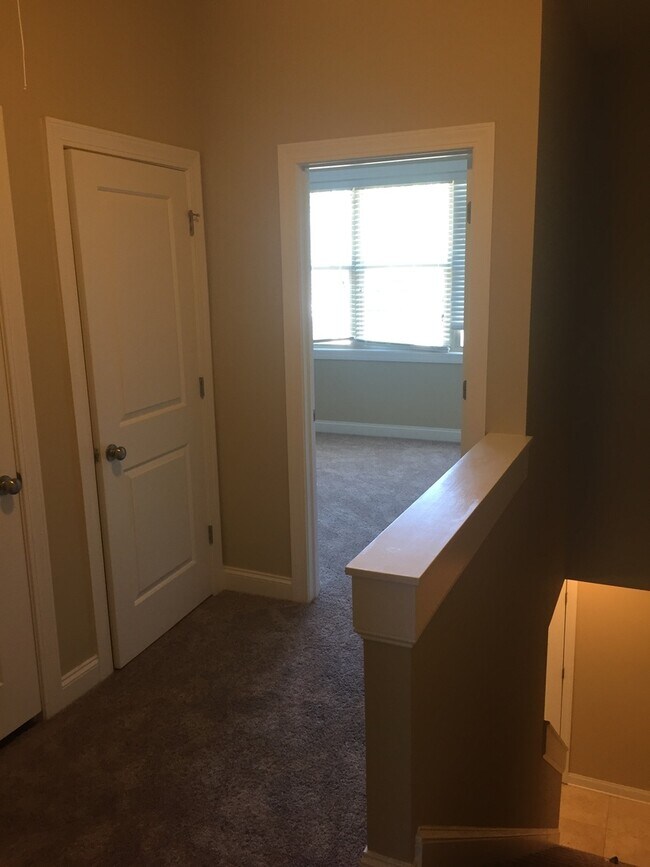 Building Photo - Greenville - 2BD/2.5BA, 1300SF