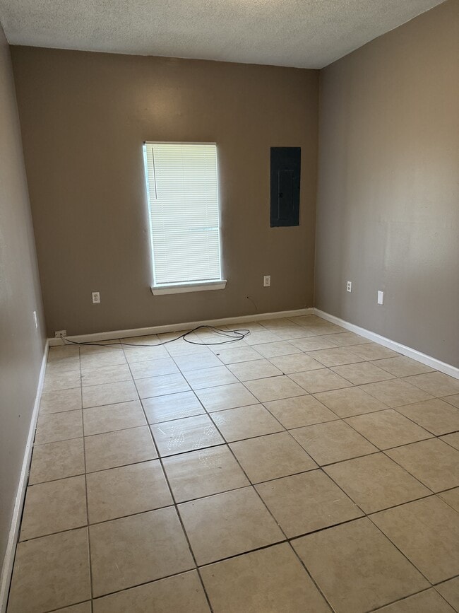 Building Photo - 604 US-221