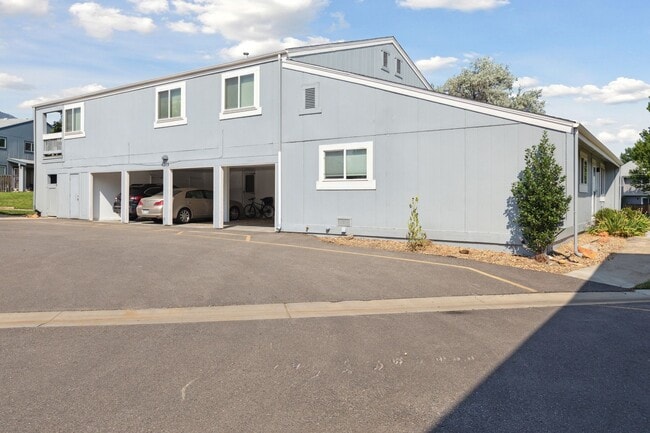 Building Photo - Fall 2026 Pre-Leasing!! Beautifully Renovated 3bed / 2bath in PRIME Boulder location with POOL !!!