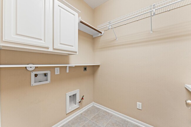 Building Photo - 2411 Clippers Square