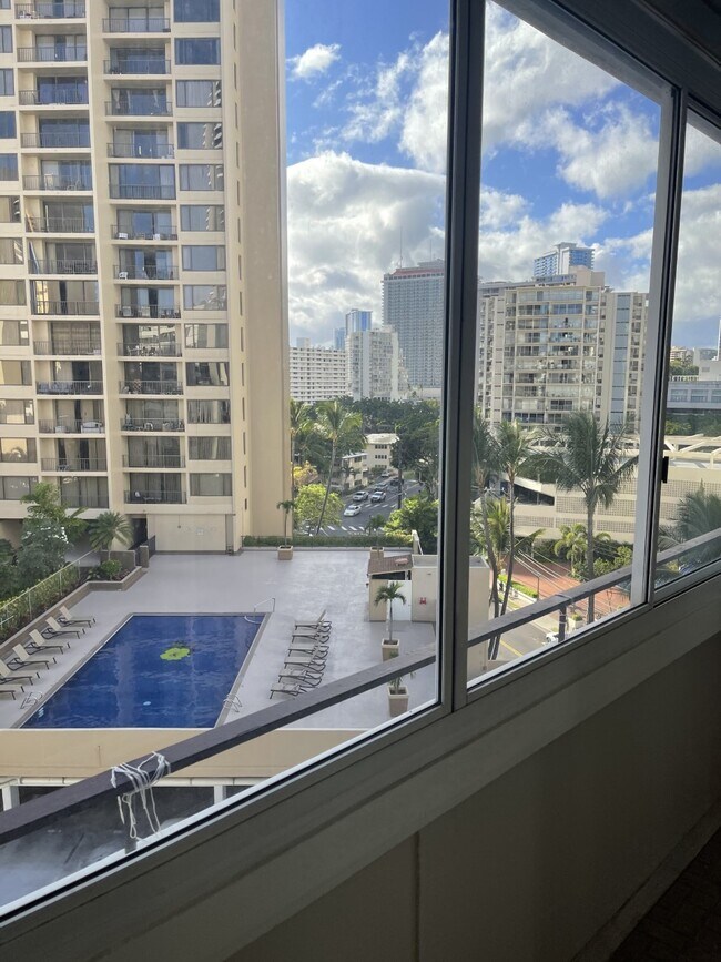 Building Photo - 425 Ena Rd