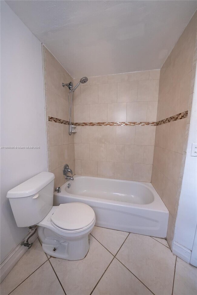 Building Photo - 1701 NE Miami Gardens Dr