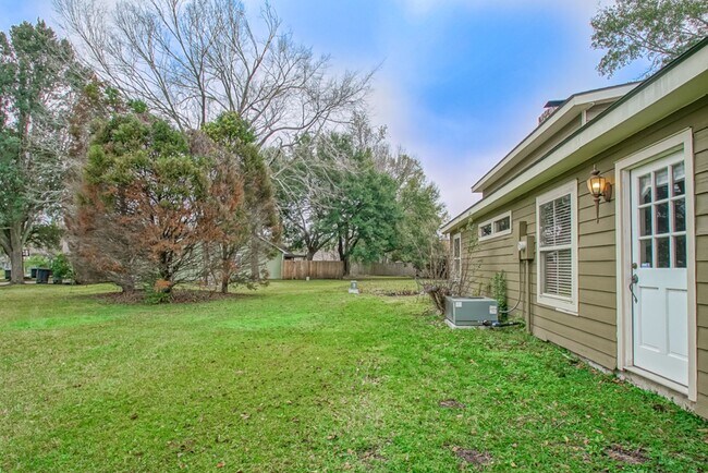 Building Photo - Well maintained 4 Bed home near Woman's Hospital