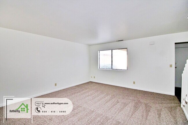 Building Photo - 2750 Shasta View Dr