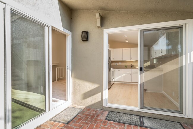 Building Photo - Beautifully Remodeled Tri-Level Condo With...