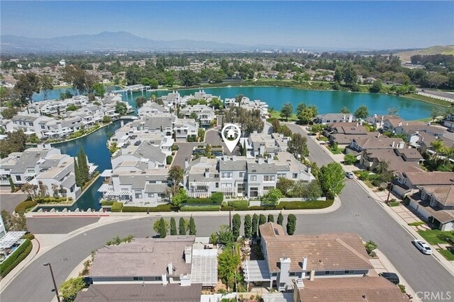 Building Photo - 15 Waterway