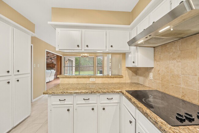 Building Photo - 18107 Shadow Valley Dr