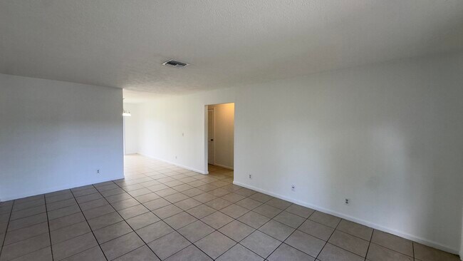 Building Photo - 9221 W Highland Pines Dr