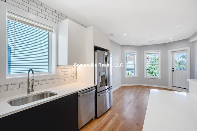 Building Photo - 3 BED 2 BATH IN ALLSTON AVAILABLE JAN 1st!!