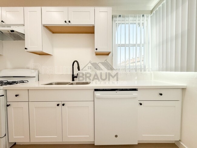 Building Photo - 7333 Woodman Ave