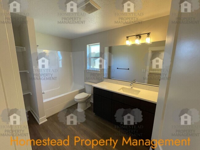 Building Photo - 644