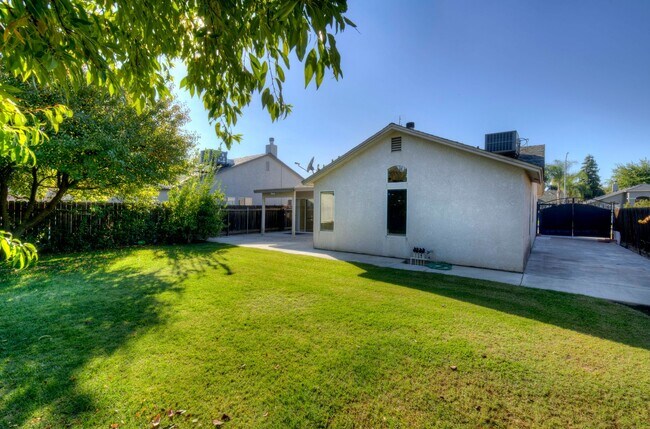 Building Photo - 5654 Violet Ave