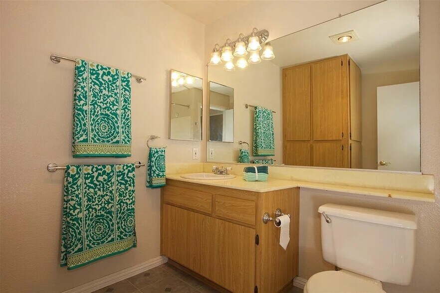 Bathroom (New Paint and flooring) - 3775 Georgia St