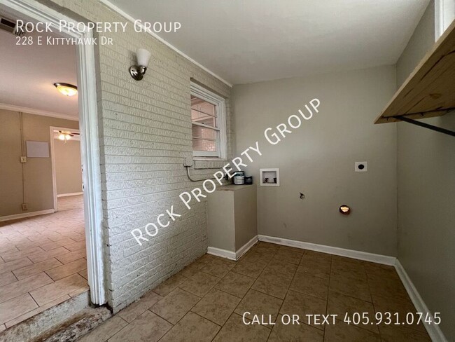 Building Photo - Must See 2 Bedroom Home *$400 Off First Mo...