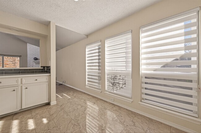 Building Photo - 11535 Bellspring Dr