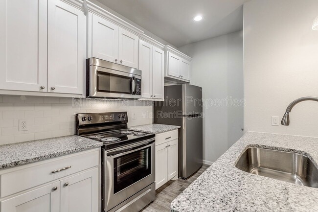 Building Photo - 2405 N Hickory St