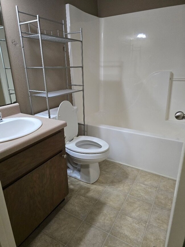 Building Photo - Townhouse for Lease