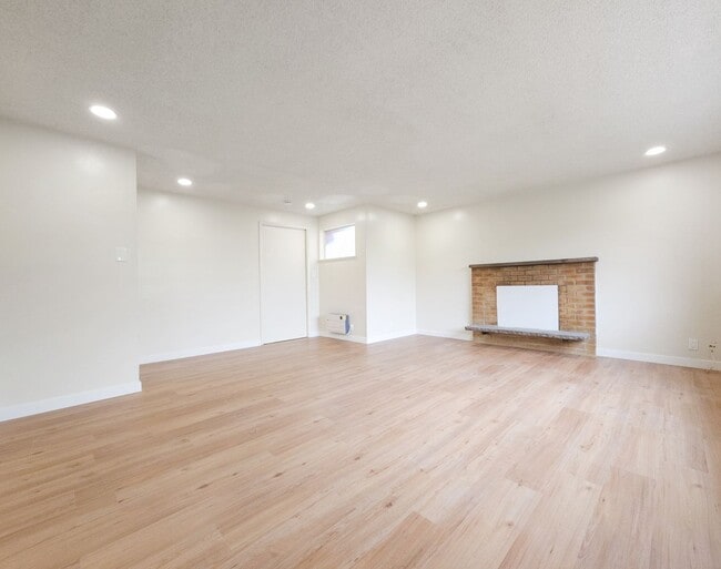 Building Photo - Serene Lake Union Apartment with Scenic Vi...