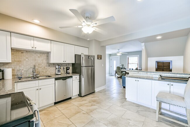 Building Photo - 818 11th St