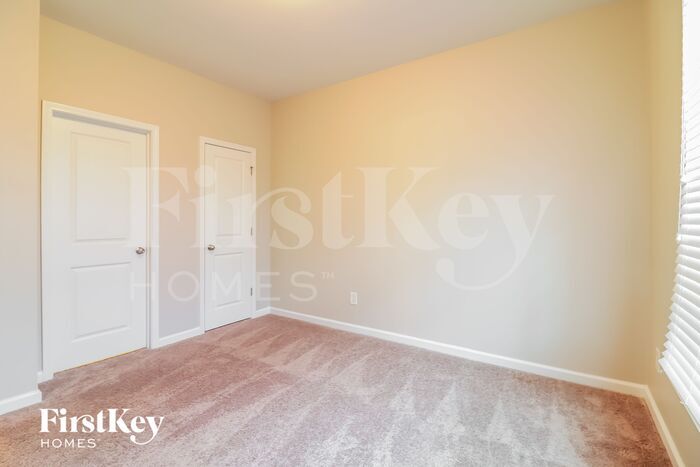 Building Photo - 70 Foxgrove Cv