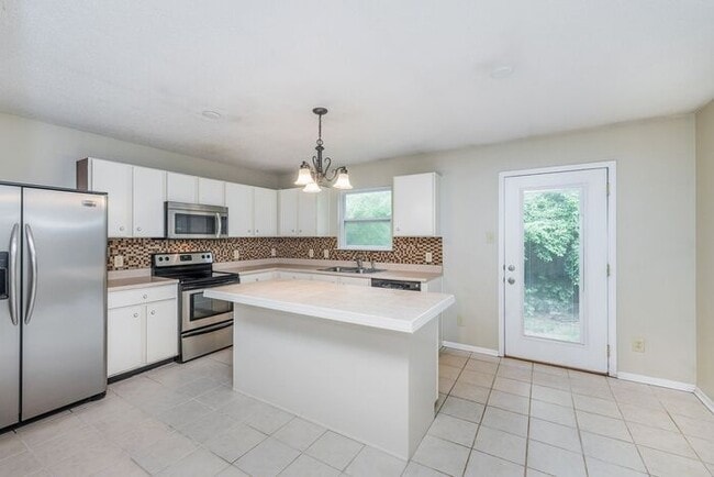 Building Photo - Sweet 3 Bedroom 2 Full Bath in Wayne Township