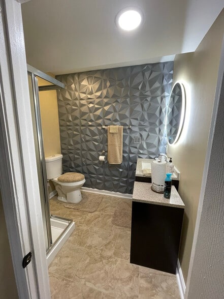 Building Photo - 115 Ivy log Pl