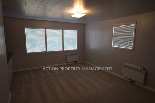 Building Photo - 4 bed 2 bath home in Port Angeles