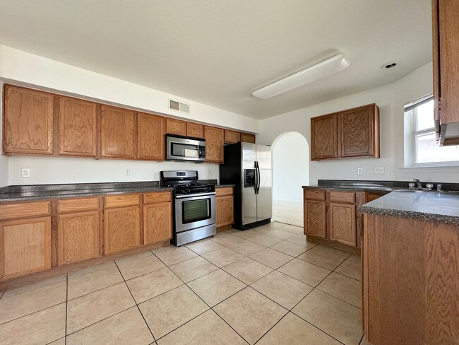 Building Photo - West El Paso 3bed 2.5bbath refrig A/C Home