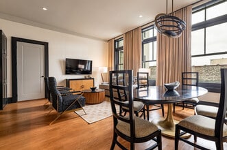 Building Photo - 1011 Canal St