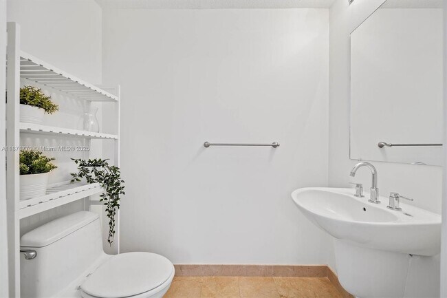 Building Photo - 6515 Collins Ave