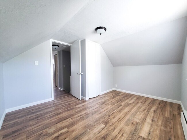 Building Photo - 3 Bed - 1 Bath Cape Cod for Rent in Euclid