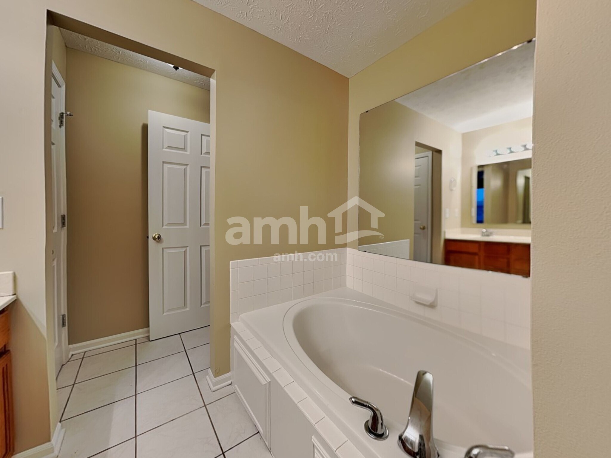 Building Photo - 6527 Sussex Dr