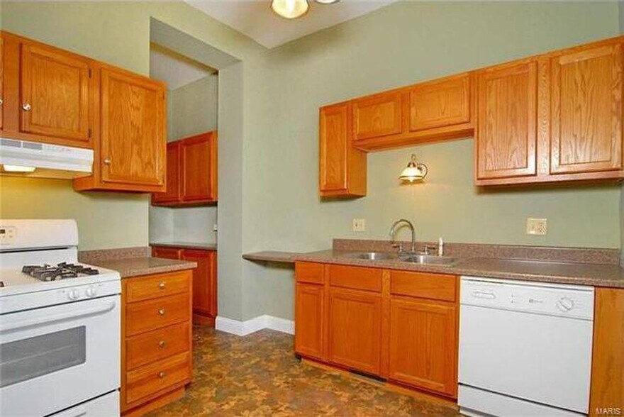Kitchen dishwasher and sink - 2707 Ann Ave