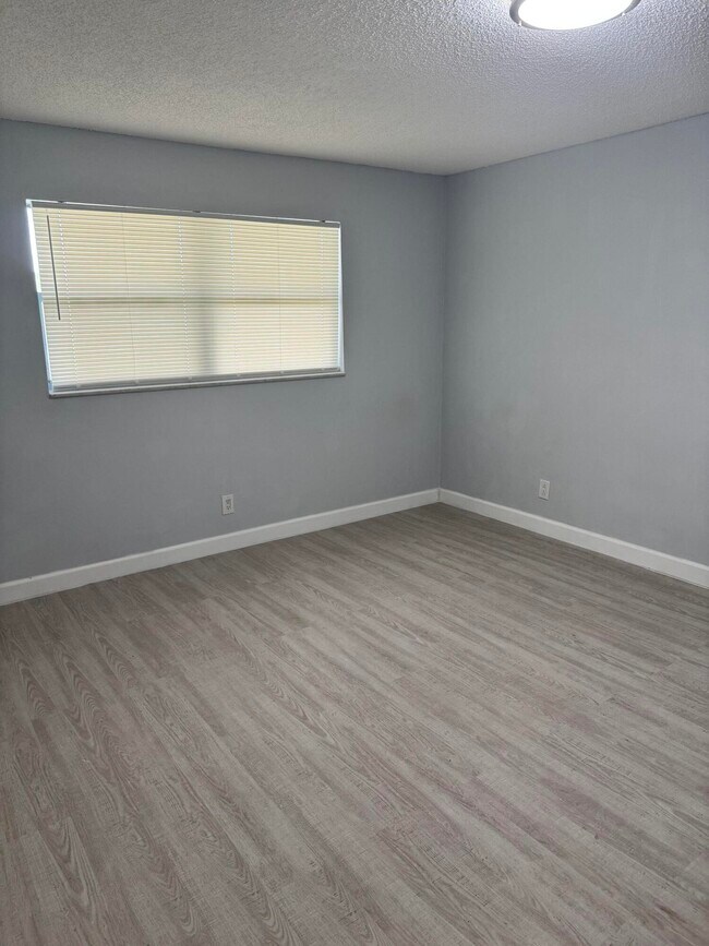 Building Photo - 7820 S Colony Cir