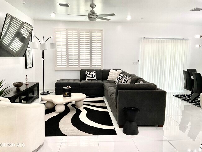 Building Photo - 8919 Eclipse St