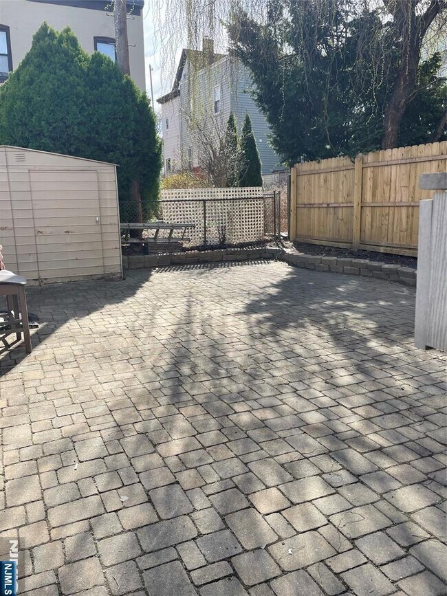 Building Photo - 148 Nesbit St