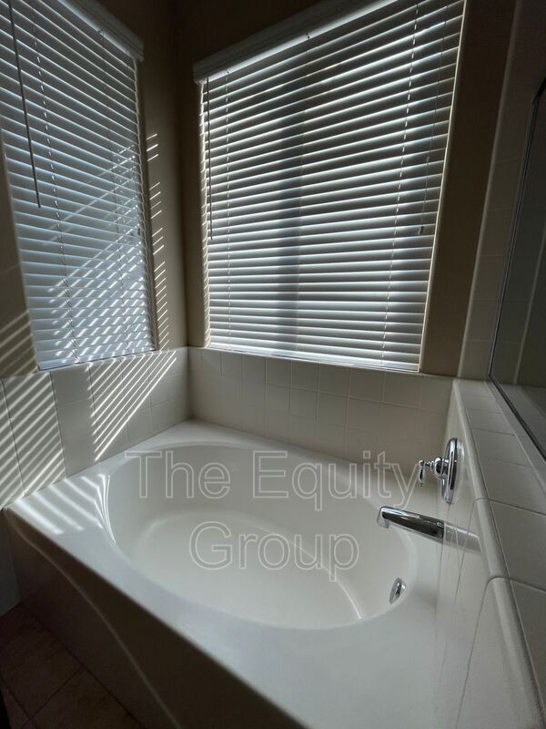 Building Photo - 3237 Winslow St