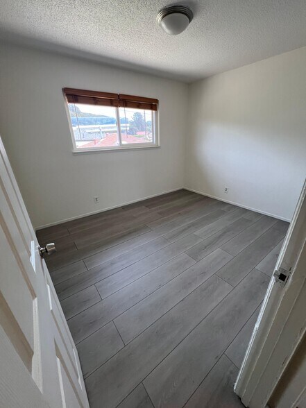 Building Photo - 5269 Riverside Ave