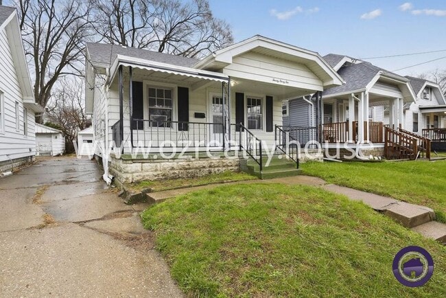 Building Photo - 2032 Barrows St