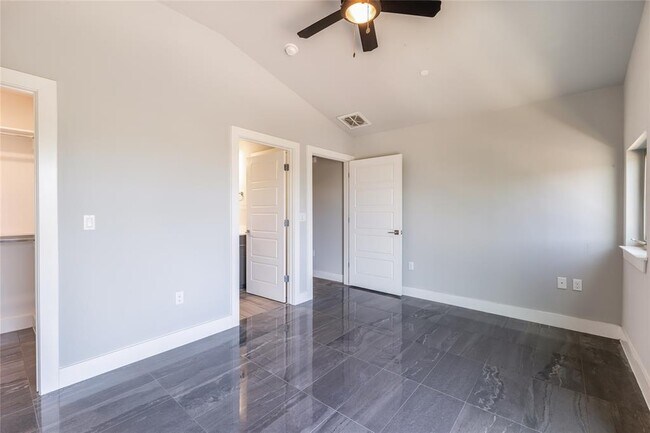 Building Photo - 1417 Kramer Ln