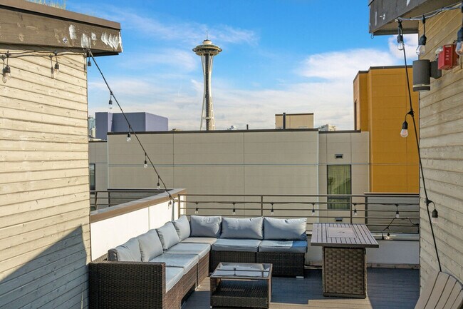 Building Photo - 722 3rd Ave N